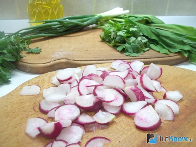 Редис нарезан четверть кольцами