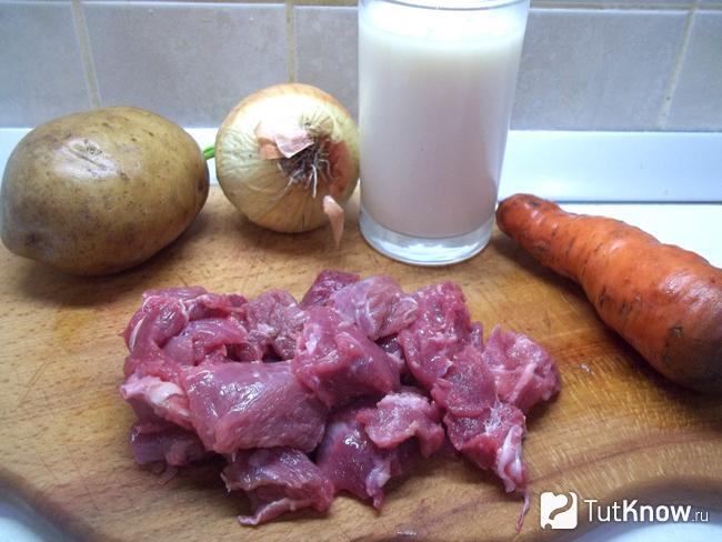Мясо нарезано кусочками