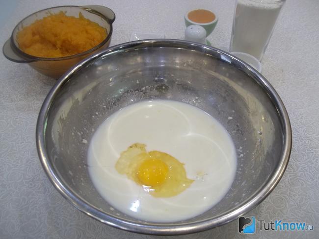 К кефиру добавлены яйца