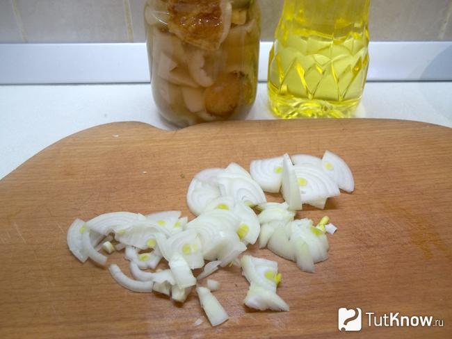 Репчатый лук нашинкован
