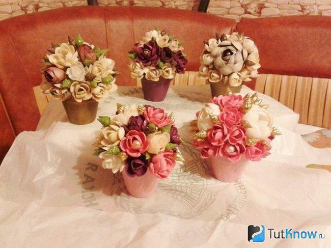 Цветы из ракушек в горшках