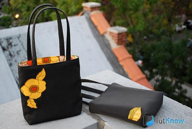 Чёрная сумка с жёлтым цветком