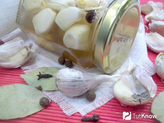 Готовый маринованный чеснок зубками быстрого приготовления