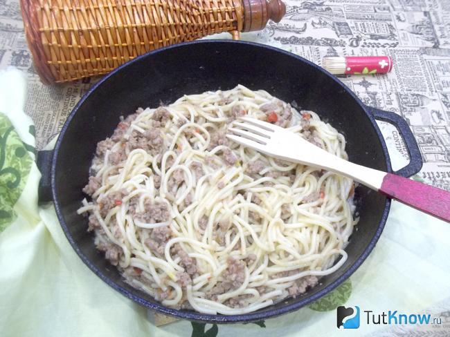 Готовые спагетти с фаршем