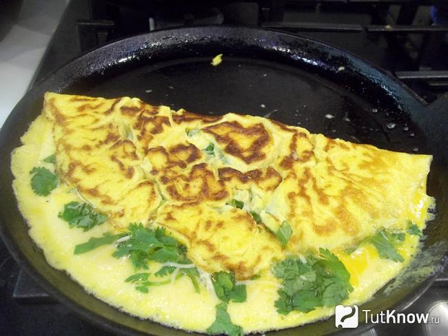 Готовый бризоль на молоке с сыром и кинзой
