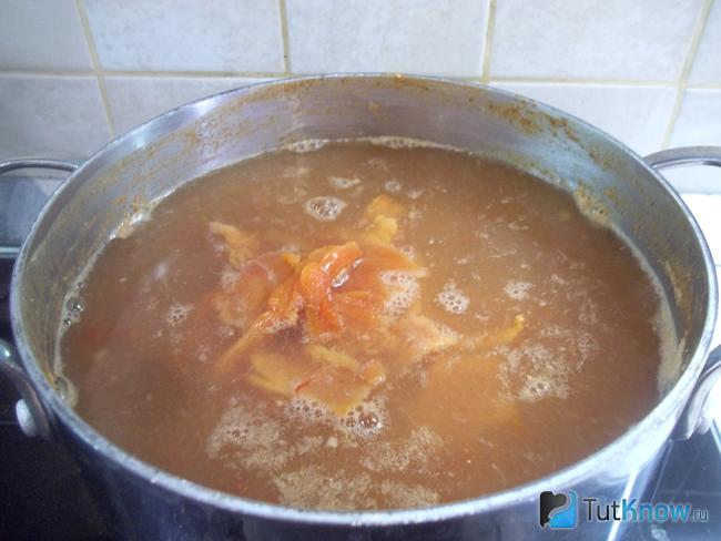 Мясо отправлено в кастрюлю