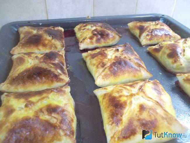 Готовые слойки из готового теста с тыквой, яблоками, медом и пряностями