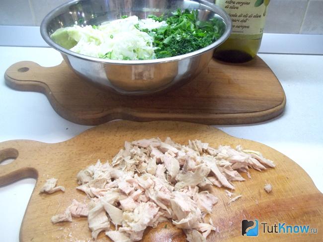 Куриное мясо нарезано