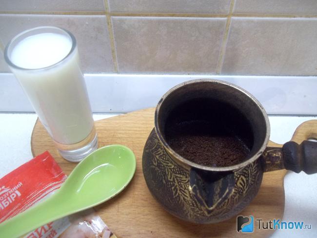 В турку налита вода
