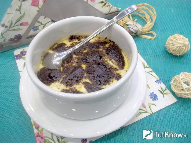 омлет рецепт на сковороде с молоком и манкой рецепт. 1559909910 1. омлет рецепт на сковороде с молоком и манкой рецепт фото. омлет рецепт на сковороде с молоком и манкой рецепт-1559909910 1. картинка омлет рецепт на сковороде с молоком и манкой рецепт. картинка 1559909910 1. Один из самых популярных, вкусных и полезных завтраков — блюда из яиц. Глазуньи, мешанки, пашот, омлеты…. Множество можно приготовить разнообразных вкусных блюд из этого продукта. Причем все они являются быстрым вариантом на скорую руку. Сегодня предлагаю сделать один из них — рецепт приготовления омлета на сковороде. Обычно омлет готовят с молоком, но я вместо молока использую сметану и манную крупу. С этими продуктами омлет получается с более нежной текстурой, пышным и легким. Он очень нежный, сытный и буквально тает во рту. Если его правильно приготовить, то из обычного блюда можно сделать кулинарный шедевр, который оценят все домашние. Омлет со сметаной и манкой на сковороде несомненно понравится и взрослым и детям.