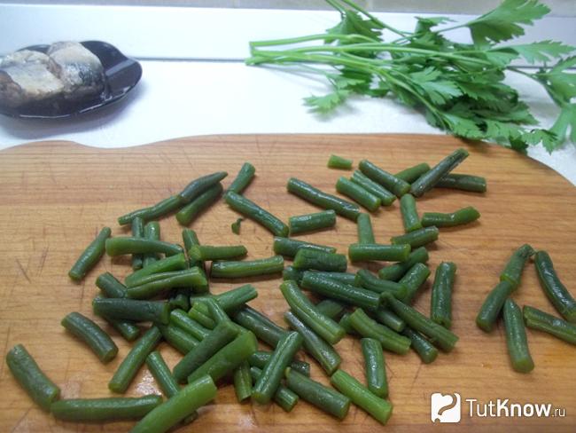 Спаржа нарезана кусочками