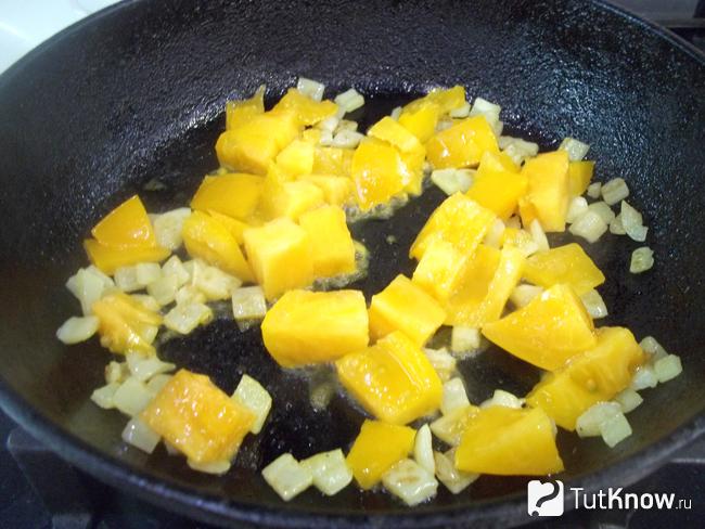 омлет с макаронами на сковороде пошаговый рецепт. 1562095671 10. омлет с макаронами на сковороде пошаговый рецепт фото. омлет с макаронами на сковороде пошаговый рецепт-1562095671 10. картинка омлет с макаронами на сковороде пошаговый рецепт. картинка 1562095671 10. Что вы делаете с макаронами, оставшимися от ужина? Повторно разогреваете, жарите с яйцом, фаршем, дополняете тертым сыром?