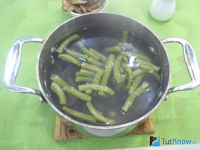 В бульон отправлена спаржа