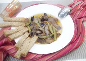 Грибной суп с замороженными баклажанами и спаржевой фасолью