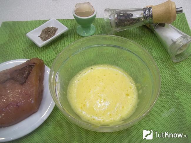 Яйца взбиты миксером