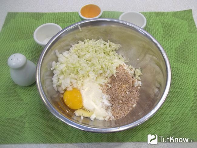 К продуктам добавлена манка с яйцами