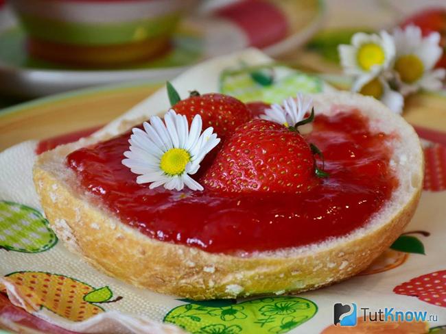 Перетертая клубника с сахаром на зиму