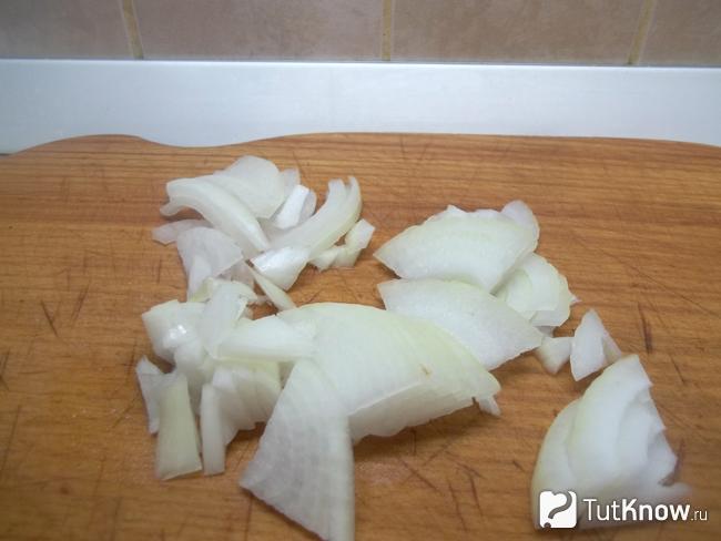Репчатый лук нашинкован