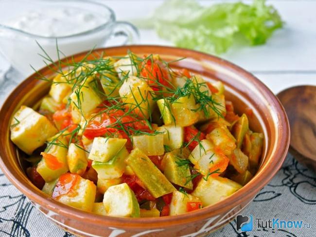 Кабачки, жареные с яйцом