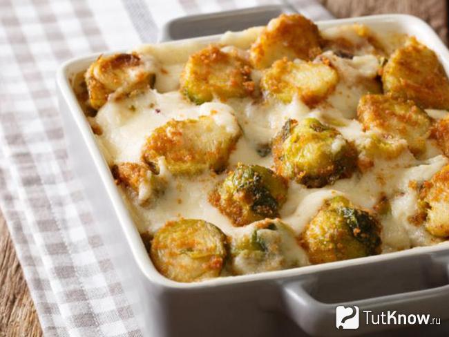 Брюссельская капуста, запечённая под сыром