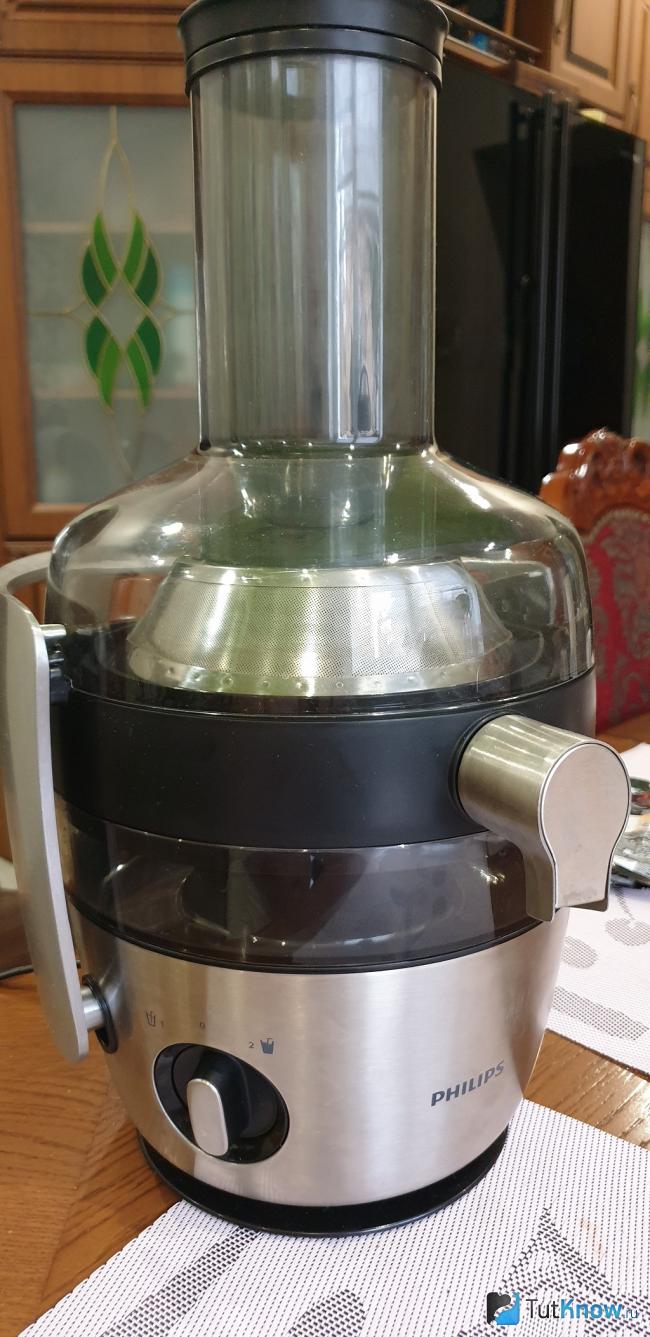 PHILIPS Avance Collection HR1922/20 на кухонном столе