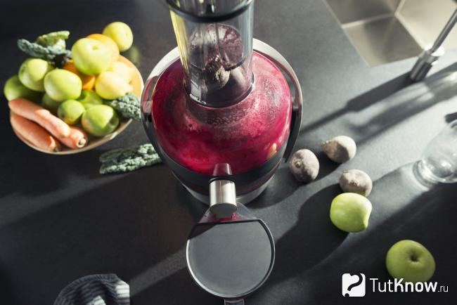 Соковыжималка PHILIPS Avance Collection HR1922/20 и продукты для сока