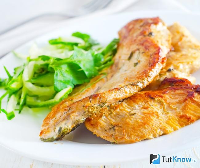 Сельдерей с кусочками куриного филе для диеты на 7 дней