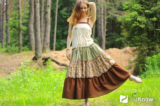 Девушка в летнем сарафане