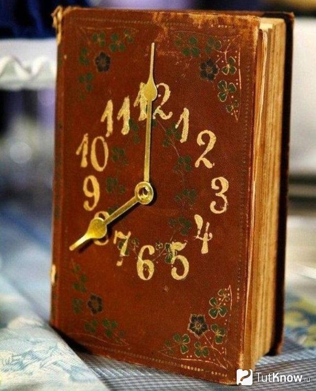 Поделка из ненужных книг