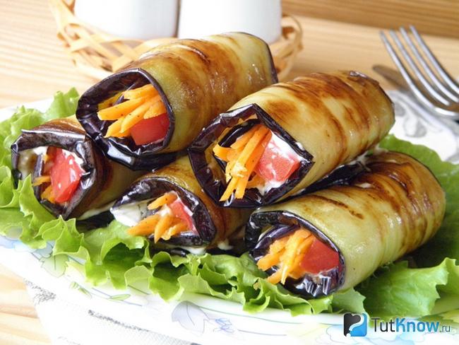 Рулетики из баклажанов с ореховой пастой