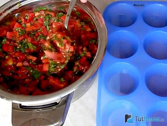 Как заморозить помидоры с зеленью в морозилке