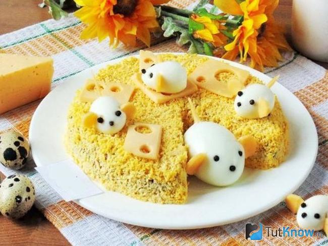 Салат «Елочная игрушка» с маленькими крысятами