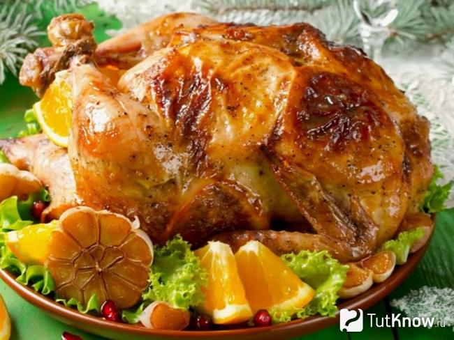 Запеченная курица с апельсинами и черносливом