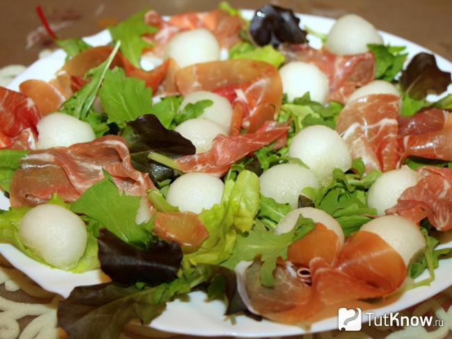 Детокс-салат с дыней и нектаринами — рецепт с фото пошагово