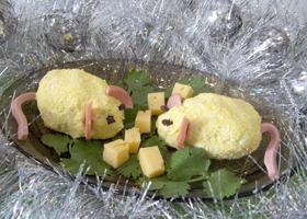 Салат из сыра и яиц на Новый год 2020 в виде Крысы