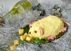 Чесночный салат из свеклы и сыра на Новый год 2020 в виде Крысы