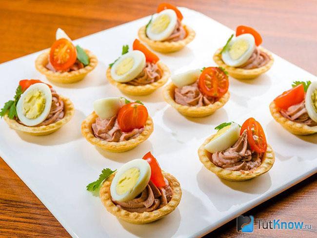 тарталетки с начинкой рецепты с фото самые вкусные 2020 на новый. 1570200592 6. тарталетки с начинкой рецепты с фото самые вкусные 2020 на новый фото. тарталетки с начинкой рецепты с фото самые вкусные 2020 на новый-1570200592 6. картинка тарталетки с начинкой рецепты с фото самые вкусные 2020 на новый. картинка 1570200592 6. Один из самых удобных способов подать закуску – выложить ее в тарталетки. Они красиво выглядят и их удобно есть – сплошные преимущества. А уж сколько разнообразных и вкусных начинок для тарталеток можно придумать. Для начала предлагаем эти 30 штук!