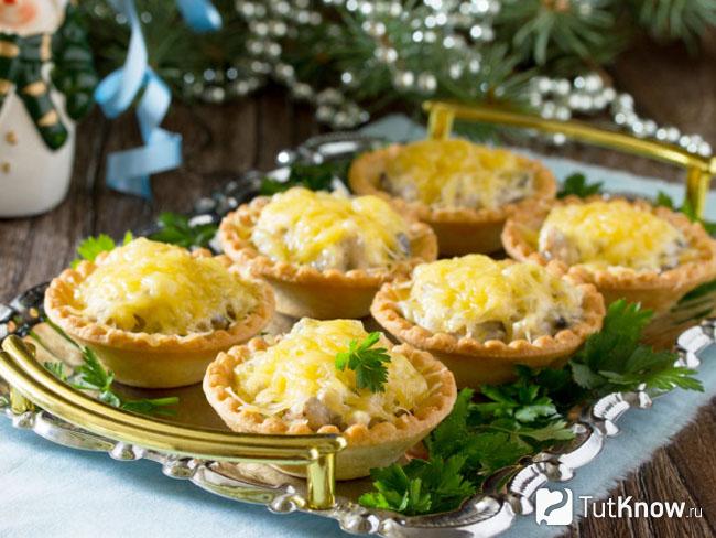 тарталетки с начинкой рецепты с фото самые вкусные 2020 на новый. 1570200634 4. тарталетки с начинкой рецепты с фото самые вкусные 2020 на новый фото. тарталетки с начинкой рецепты с фото самые вкусные 2020 на новый-1570200634 4. картинка тарталетки с начинкой рецепты с фото самые вкусные 2020 на новый. картинка 1570200634 4. Один из самых удобных способов подать закуску – выложить ее в тарталетки. Они красиво выглядят и их удобно есть – сплошные преимущества. А уж сколько разнообразных и вкусных начинок для тарталеток можно придумать. Для начала предлагаем эти 30 штук!
