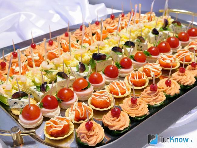 тарталетки с начинкой рецепты с фото самые вкусные 2020 на новый. 1570200650 2. тарталетки с начинкой рецепты с фото самые вкусные 2020 на новый фото. тарталетки с начинкой рецепты с фото самые вкусные 2020 на новый-1570200650 2. картинка тарталетки с начинкой рецепты с фото самые вкусные 2020 на новый. картинка 1570200650 2. Один из самых удобных способов подать закуску – выложить ее в тарталетки. Они красиво выглядят и их удобно есть – сплошные преимущества. А уж сколько разнообразных и вкусных начинок для тарталеток можно придумать. Для начала предлагаем эти 30 штук!