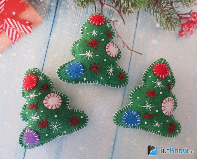 Новогодние игрушки из фетра