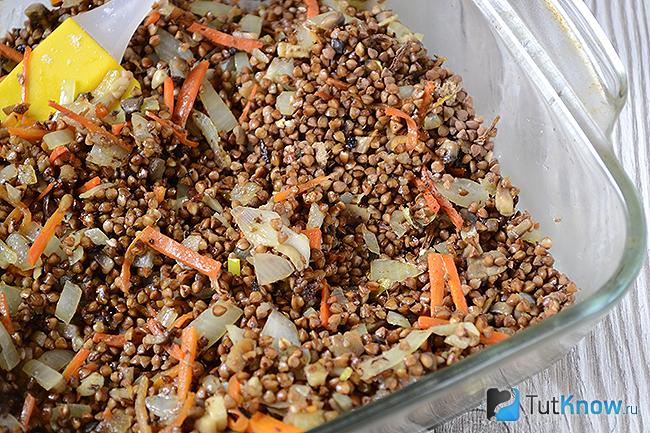 Гречневая крупа с луком и морковкой