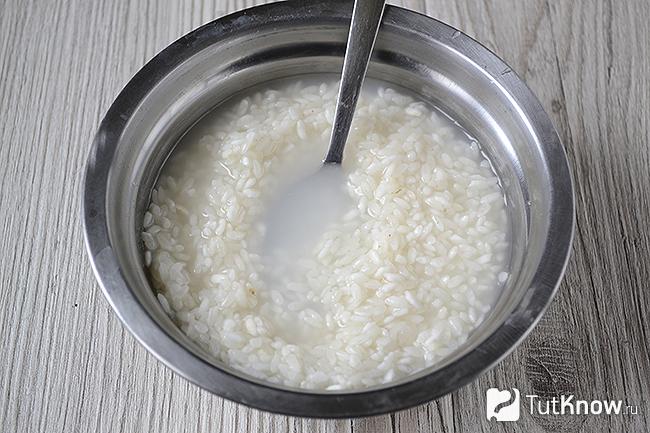 куриные крылья запеченные с рисом. 1570373501 1. куриные крылья запеченные с рисом фото. куриные крылья запеченные с рисом-1570373501 1. картинка куриные крылья запеченные с рисом. картинка 1570373501 1. Предлагаю вам приготовить в духовке куриные крылышки с рисом по этому достаточно простому рецепту. Блюдо получается очень вкусным. Рис пропитывается соком курицы и специями, а сами крылья становятся очень нежными, просто тающими во рту. Для запекания понадобится подходящая по размеру форма, пригодная для духовки и пищевая фольга. Вместо формы и фольги можно воспользоваться утятницей с крышкой.