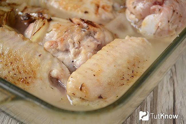 куриные крылья запеченные с рисом. 1570373534 5. куриные крылья запеченные с рисом фото. куриные крылья запеченные с рисом-1570373534 5. картинка куриные крылья запеченные с рисом. картинка 1570373534 5. Предлагаю вам приготовить в духовке куриные крылышки с рисом по этому достаточно простому рецепту. Блюдо получается очень вкусным. Рис пропитывается соком курицы и специями, а сами крылья становятся очень нежными, просто тающими во рту. Для запекания понадобится подходящая по размеру форма, пригодная для духовки и пищевая фольга. Вместо формы и фольги можно воспользоваться утятницей с крышкой.