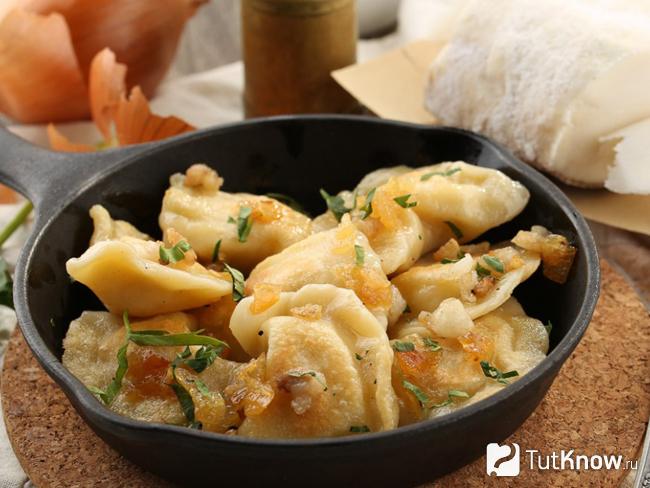 Вареники с картофелем и шкварками