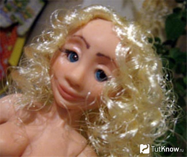 Кукла с волосами из атласных лент