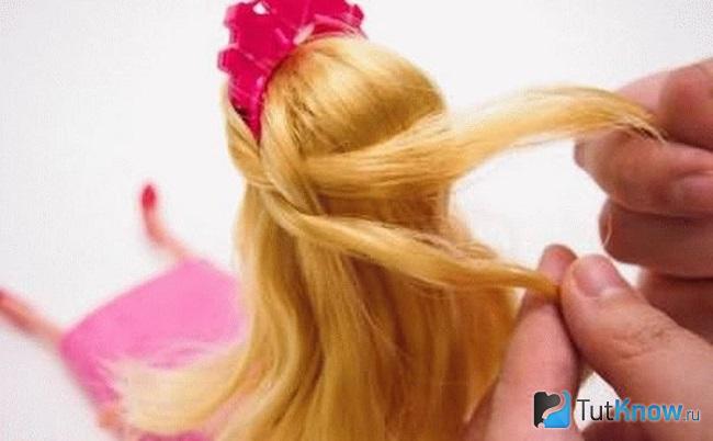 Как сделать кукле волосы макияж одежду thumbnail