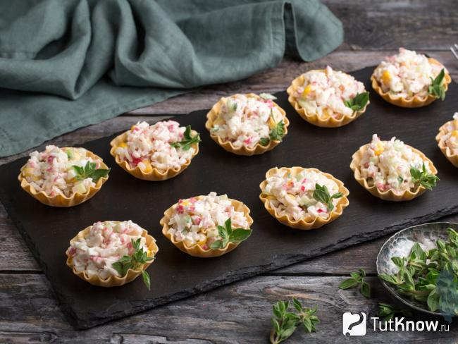 тарталетки с начинкой рецепты с фото самые вкусные 2020 на новый. 1570200609 1. тарталетки с начинкой рецепты с фото самые вкусные 2020 на новый фото. тарталетки с начинкой рецепты с фото самые вкусные 2020 на новый-1570200609 1. картинка тарталетки с начинкой рецепты с фото самые вкусные 2020 на новый. картинка 1570200609 1. Один из самых удобных способов подать закуску – выложить ее в тарталетки. Они красиво выглядят и их удобно есть – сплошные преимущества. А уж сколько разнообразных и вкусных начинок для тарталеток можно придумать. Для начала предлагаем эти 30 штук!