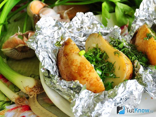 Запеченный фаршированный картофель