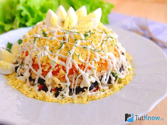 Салат с горбушей и кукурузой