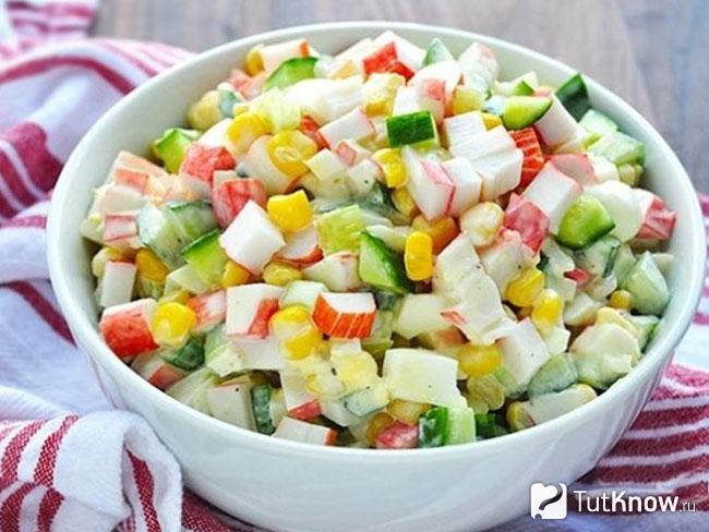 Салат из крабовых палочек и фасоли